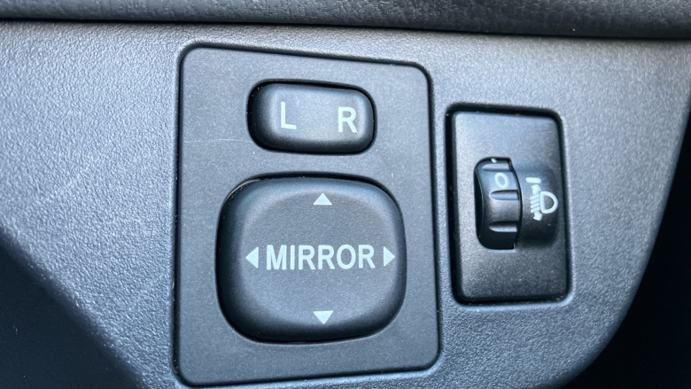 Toyota Yaris 1.5 VVT-i Y20 5dr CVT [Bi-tone] Petrol Hatchback